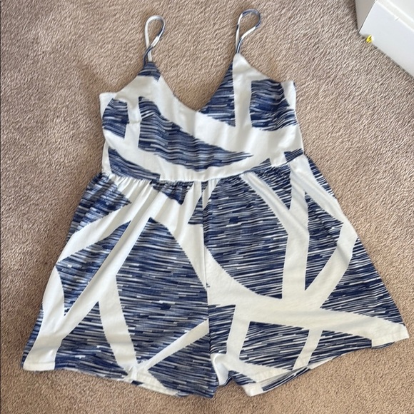 Blue and White Mini Romper with Plunge Neckline - Picture 4 of 4